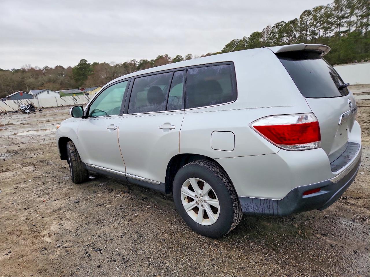 2012 TOYOTA HIGHLANDER BASE photo 2