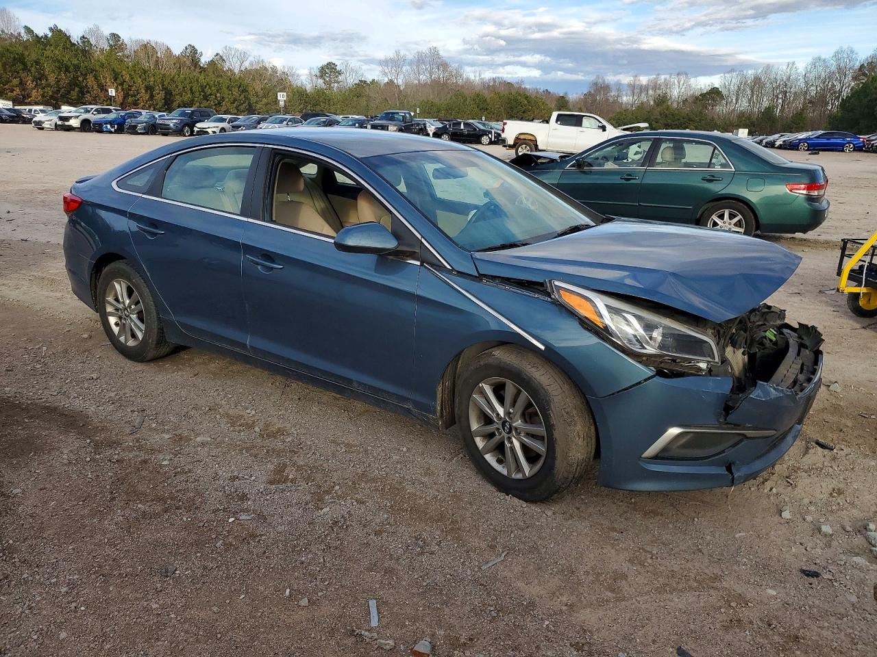 2017 HYUNDAI SONATA BASE photo 4