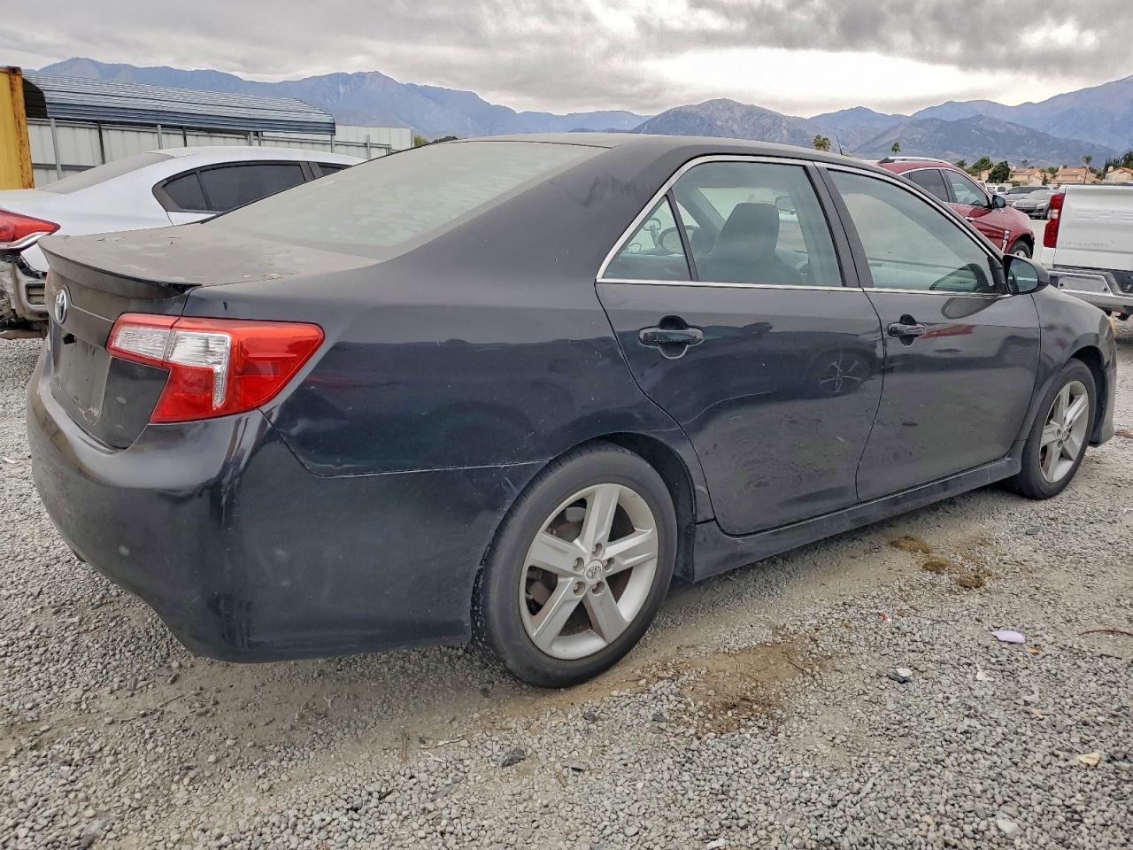 2012 TOYOTA CAMRY BASE photo 3
