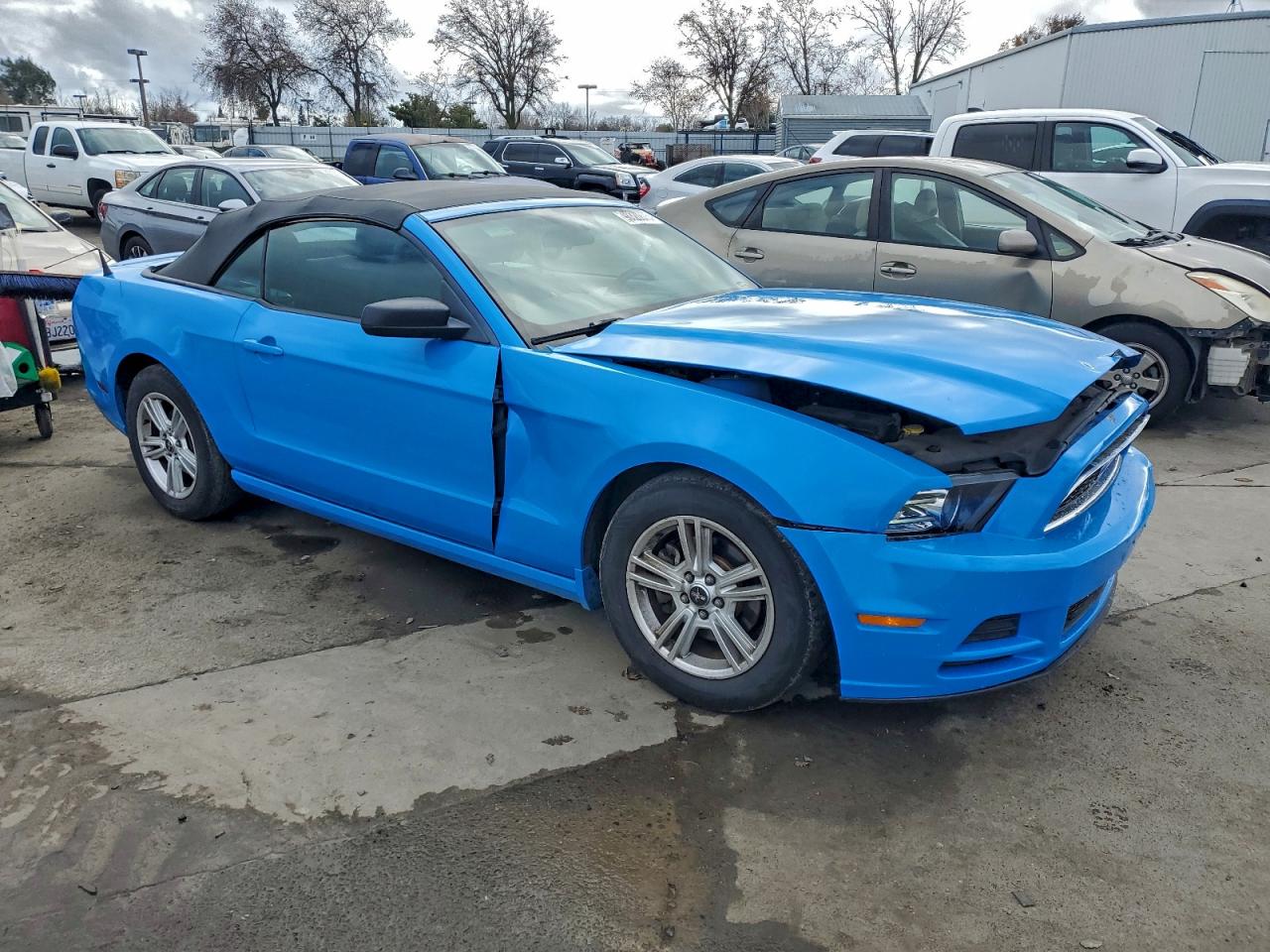 2013 FORD MUSTANG photo 4