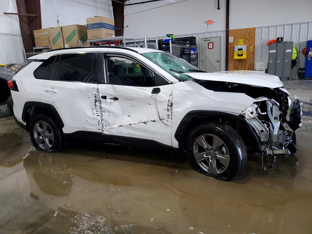 2024 TOYOTA RAV4 XLE photo 4