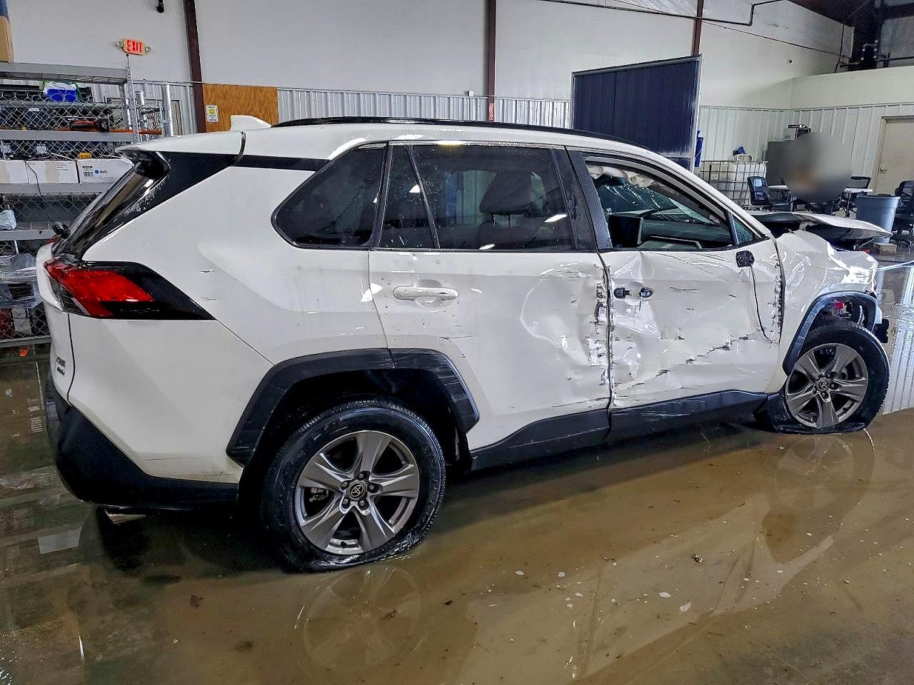 2024 TOYOTA RAV4 XLE photo 3