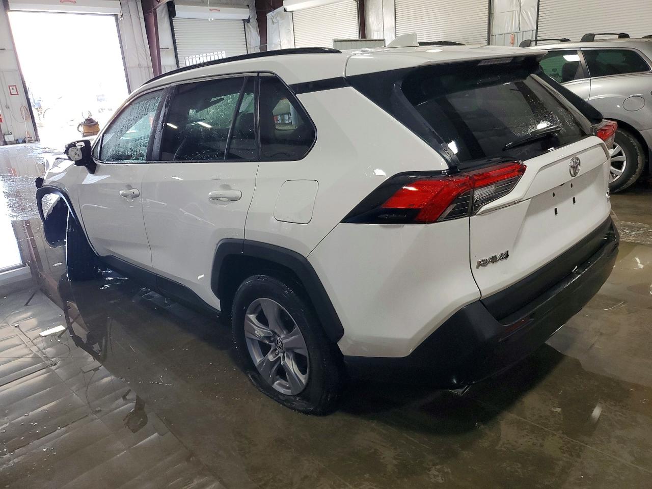 2024 TOYOTA RAV4 XLE photo 2
