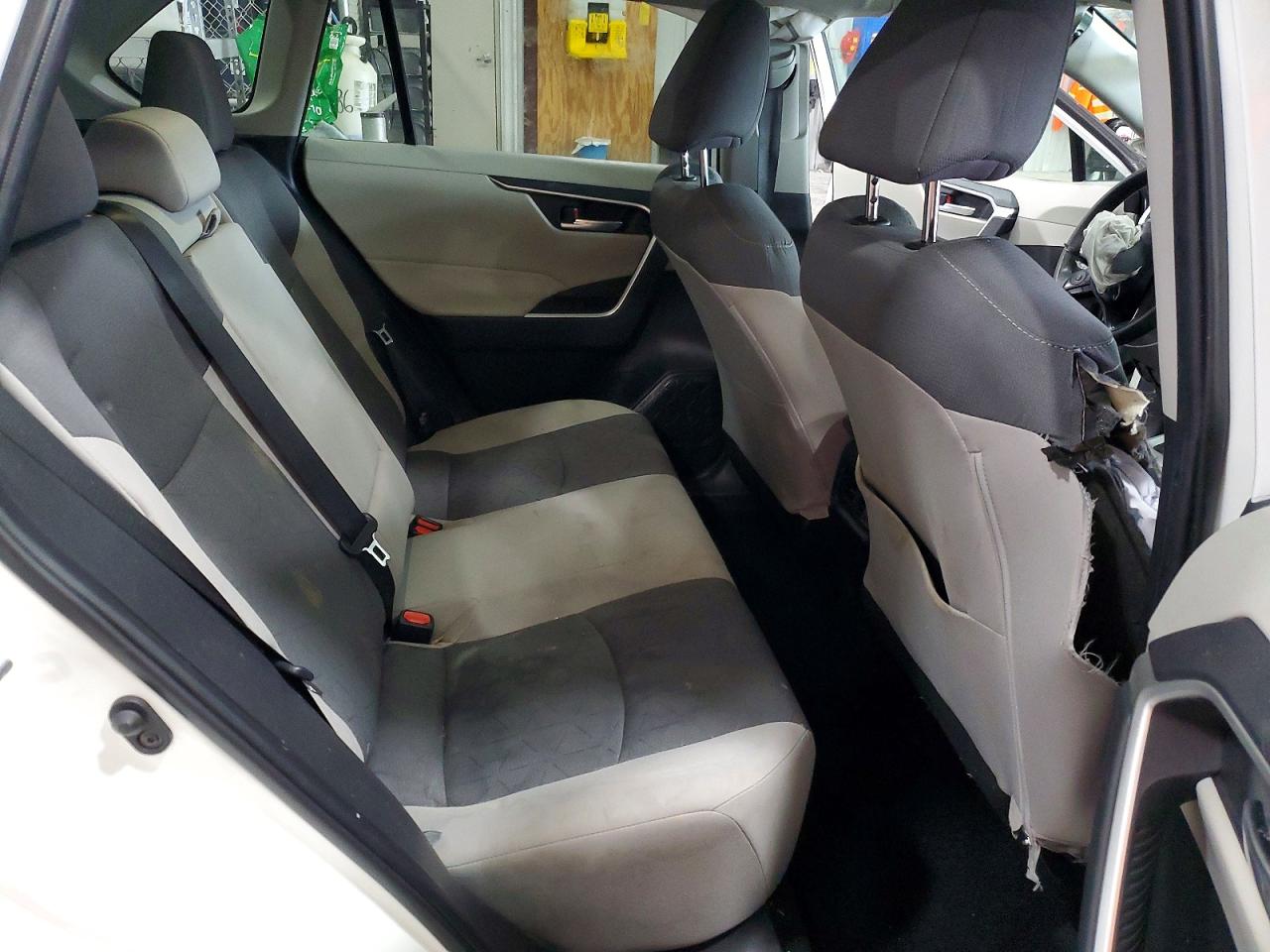 2024 TOYOTA RAV4 XLE photo 10