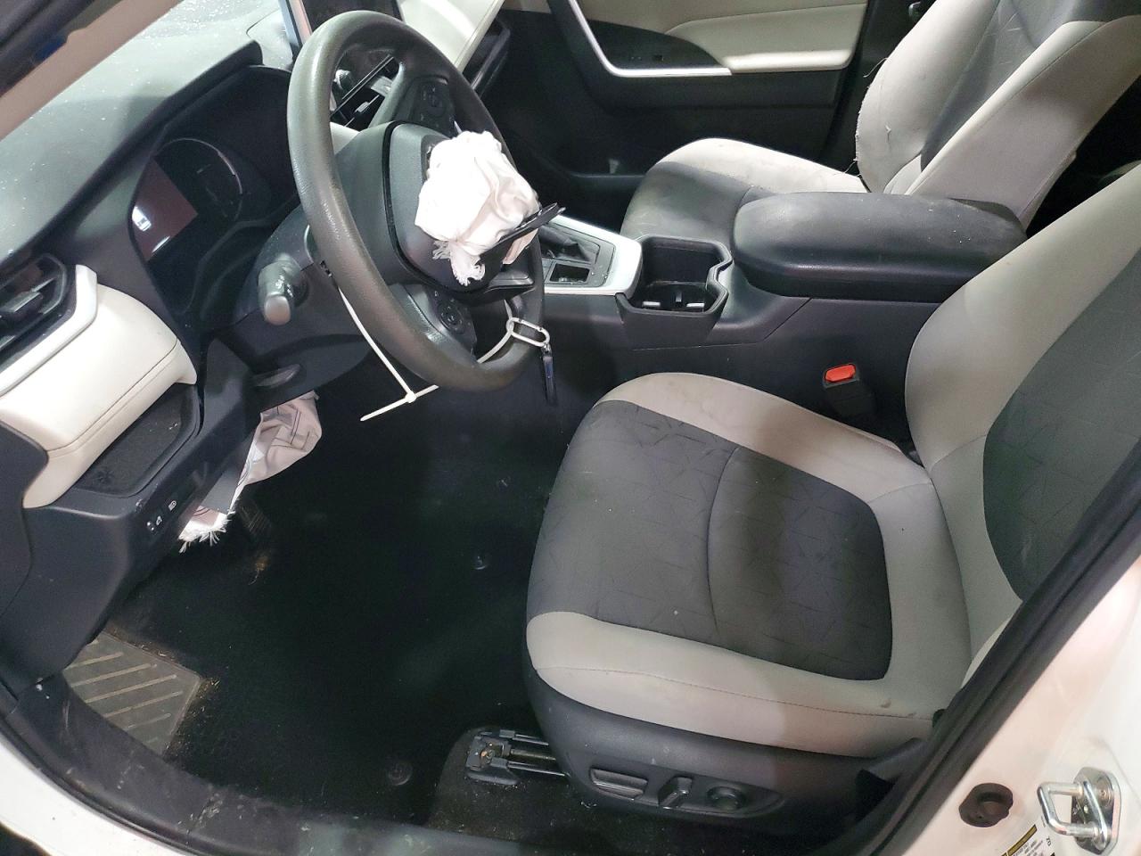 2024 TOYOTA RAV4 XLE photo 7