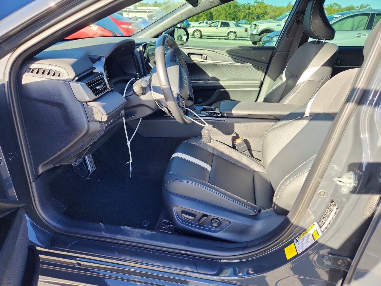 2025 TOYOTA CAMRY XSE photo 19