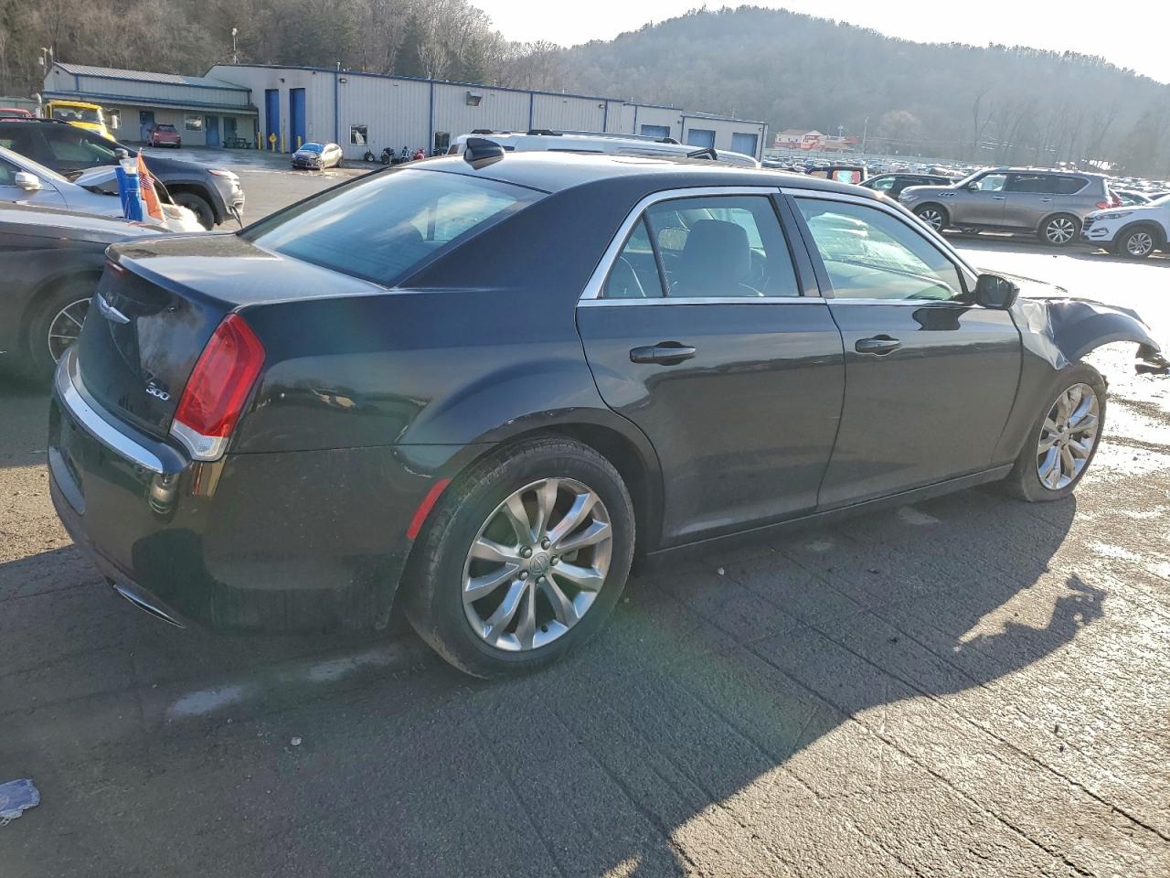 2018 CHRYSLER 300 TOURING photo 3