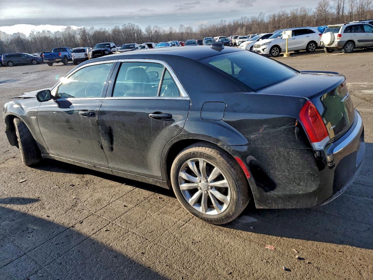 2018 CHRYSLER 300 TOURING photo 2