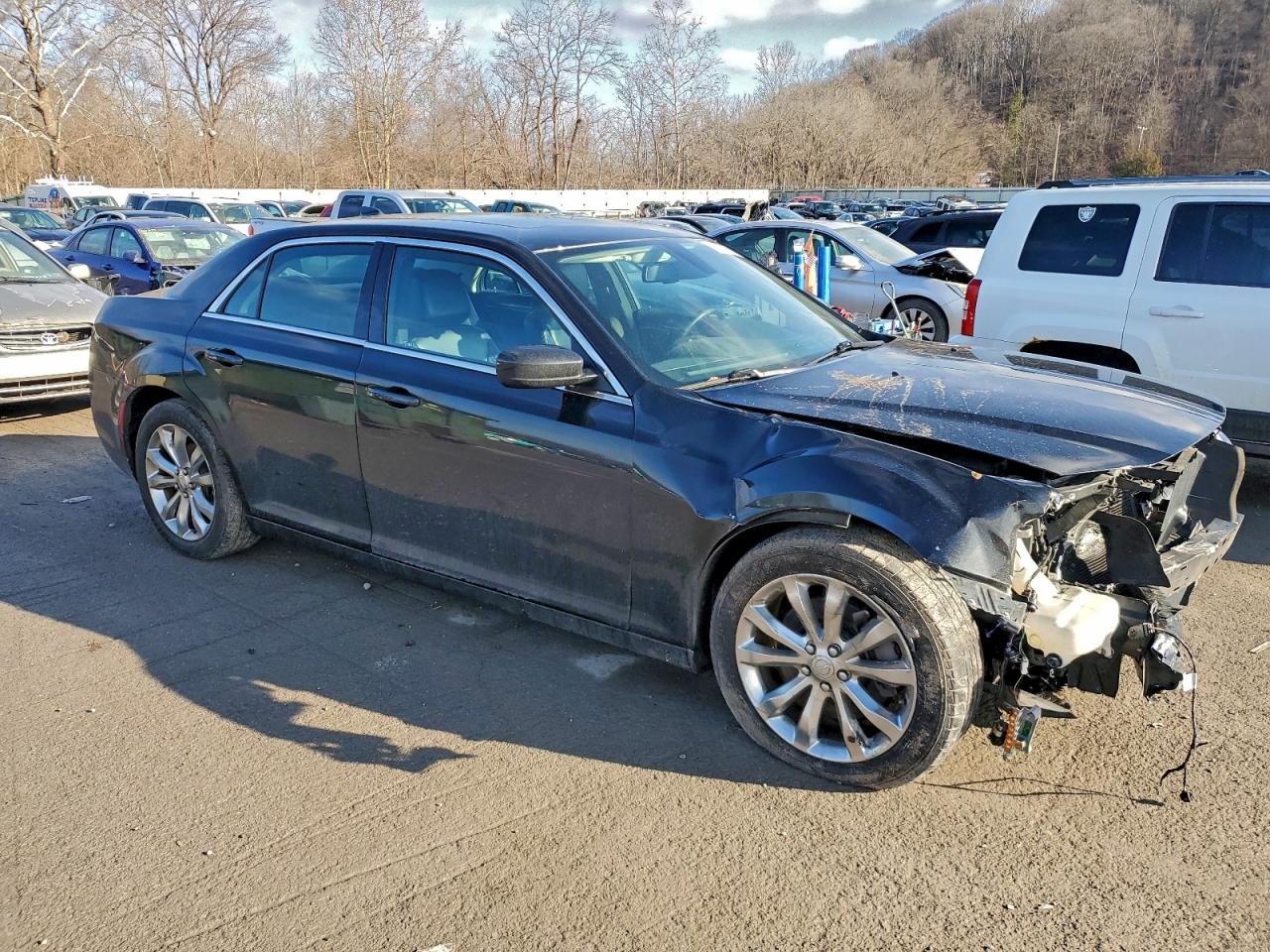 2018 CHRYSLER 300 TOURING photo 4