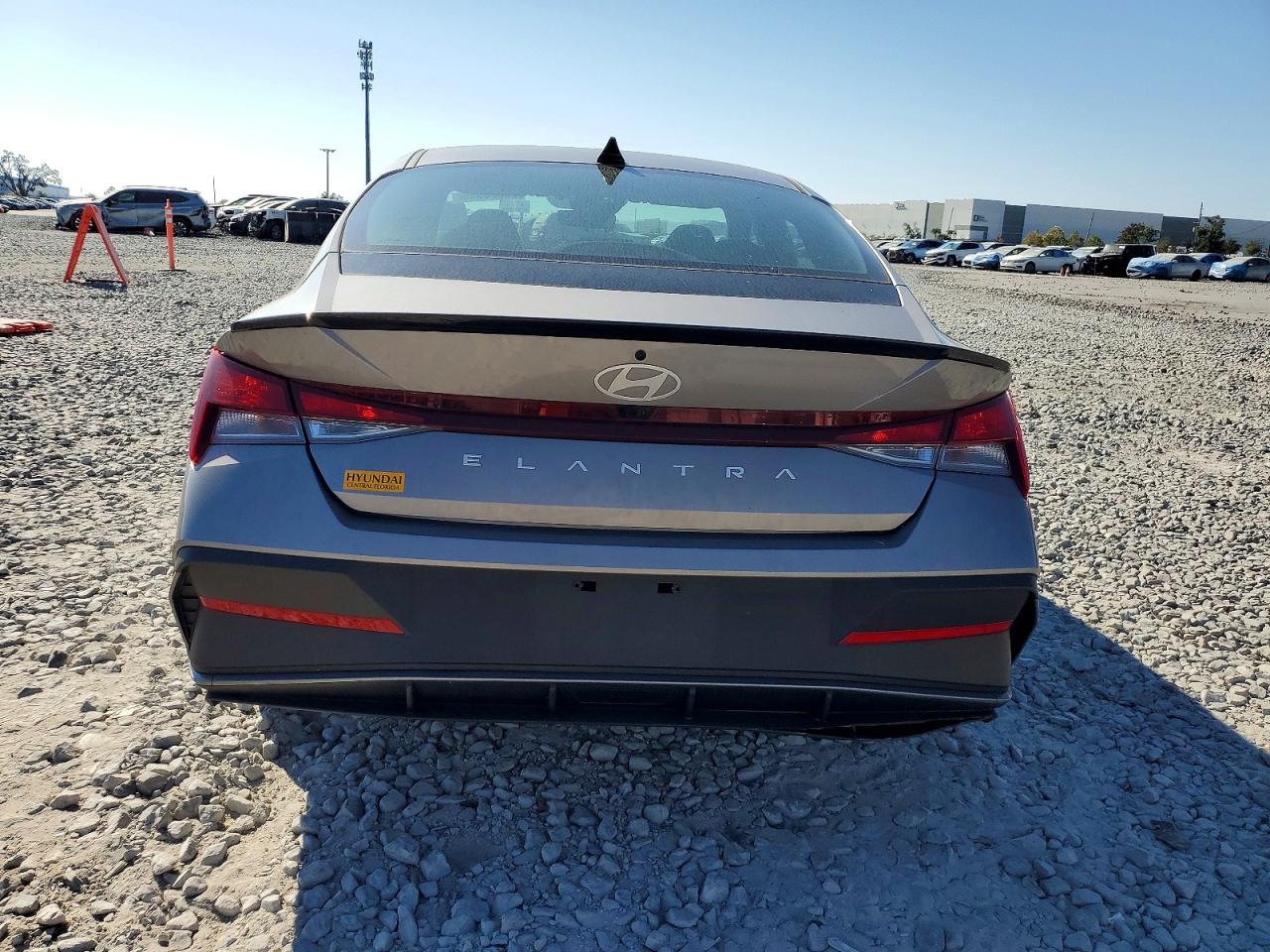 2025 HYUNDAI ELANTRA SEL SPORT photo 6