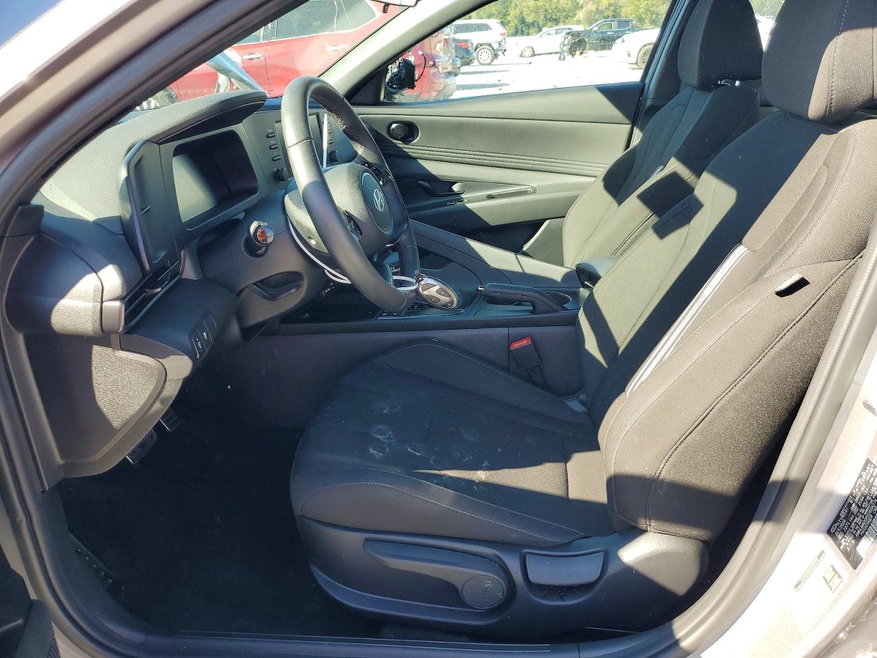 2025 HYUNDAI ELANTRA SEL SPORT photo 7