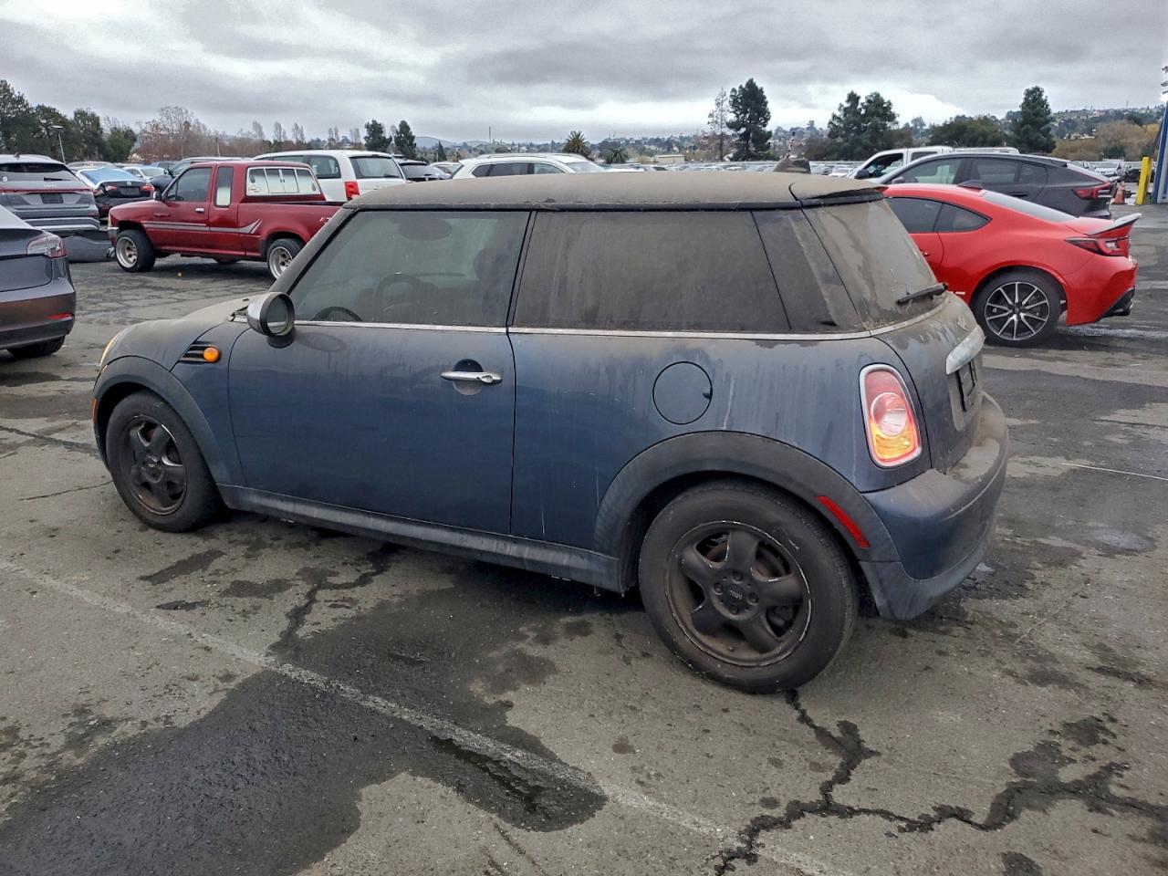 2011 MINI COOPER photo 2