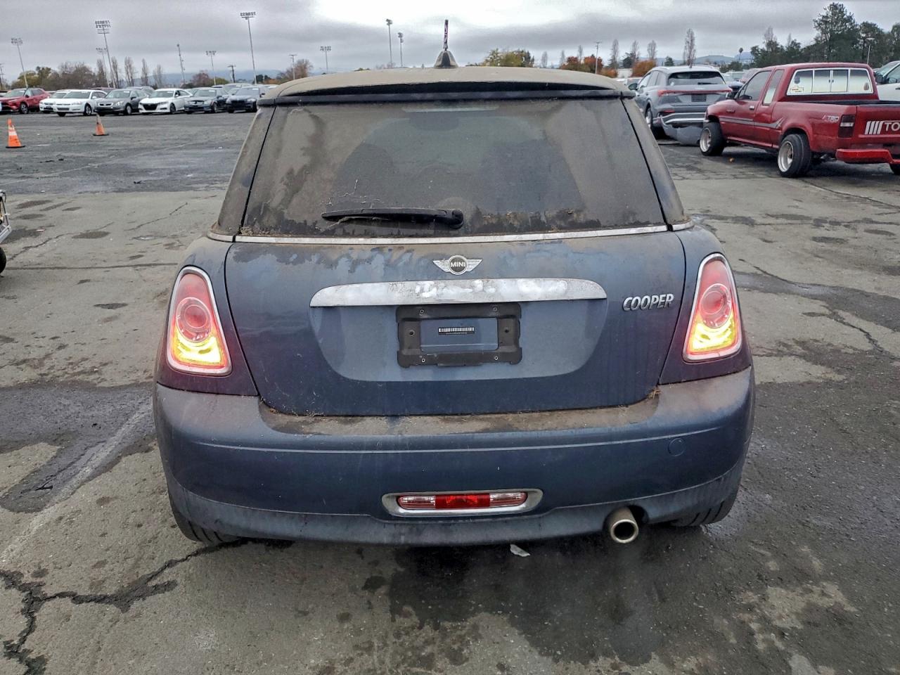 2011 MINI COOPER photo 6