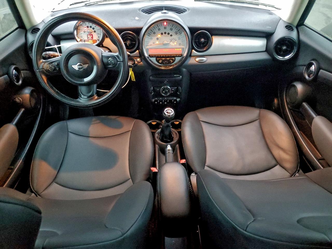 2011 MINI COOPER photo 8