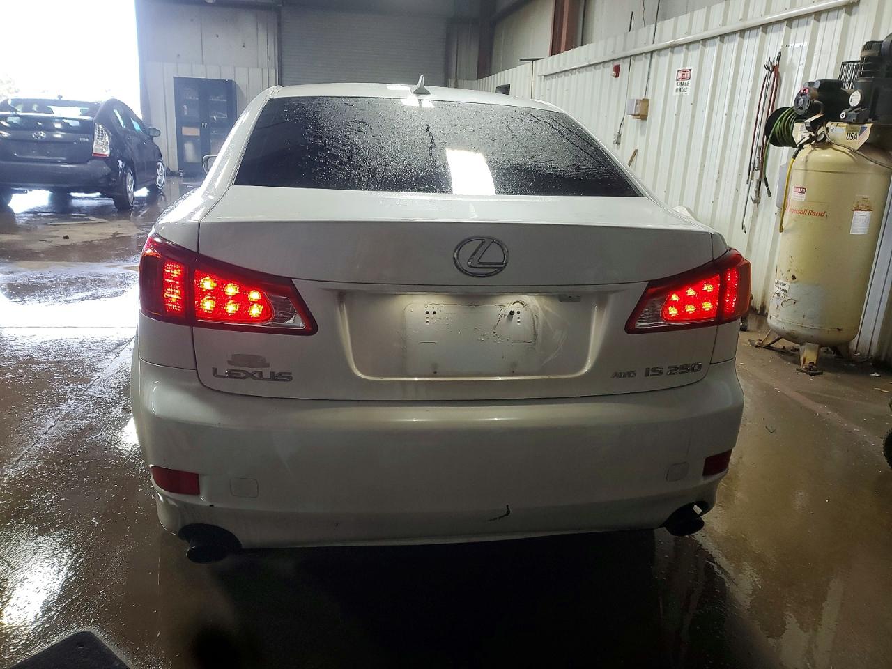 2009 LEXUS IS 250 photo 6