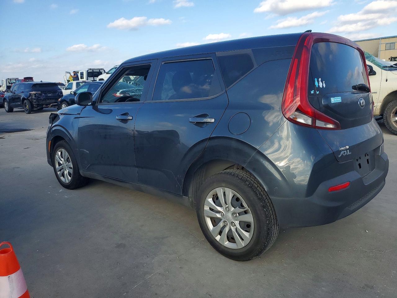 2020 KIA SOUL LX photo 2