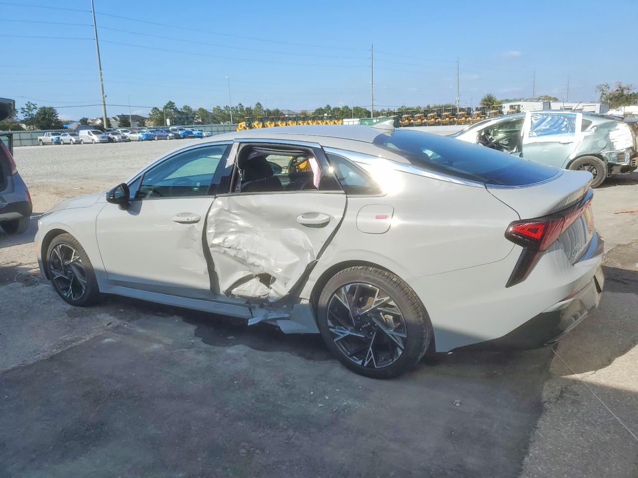 2025 KIA K5 GT LINE photo 2