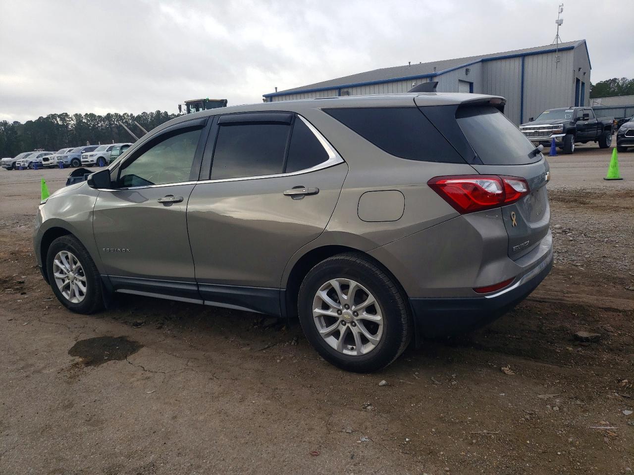2018 CHEVROLET EQUINOX LT photo 2