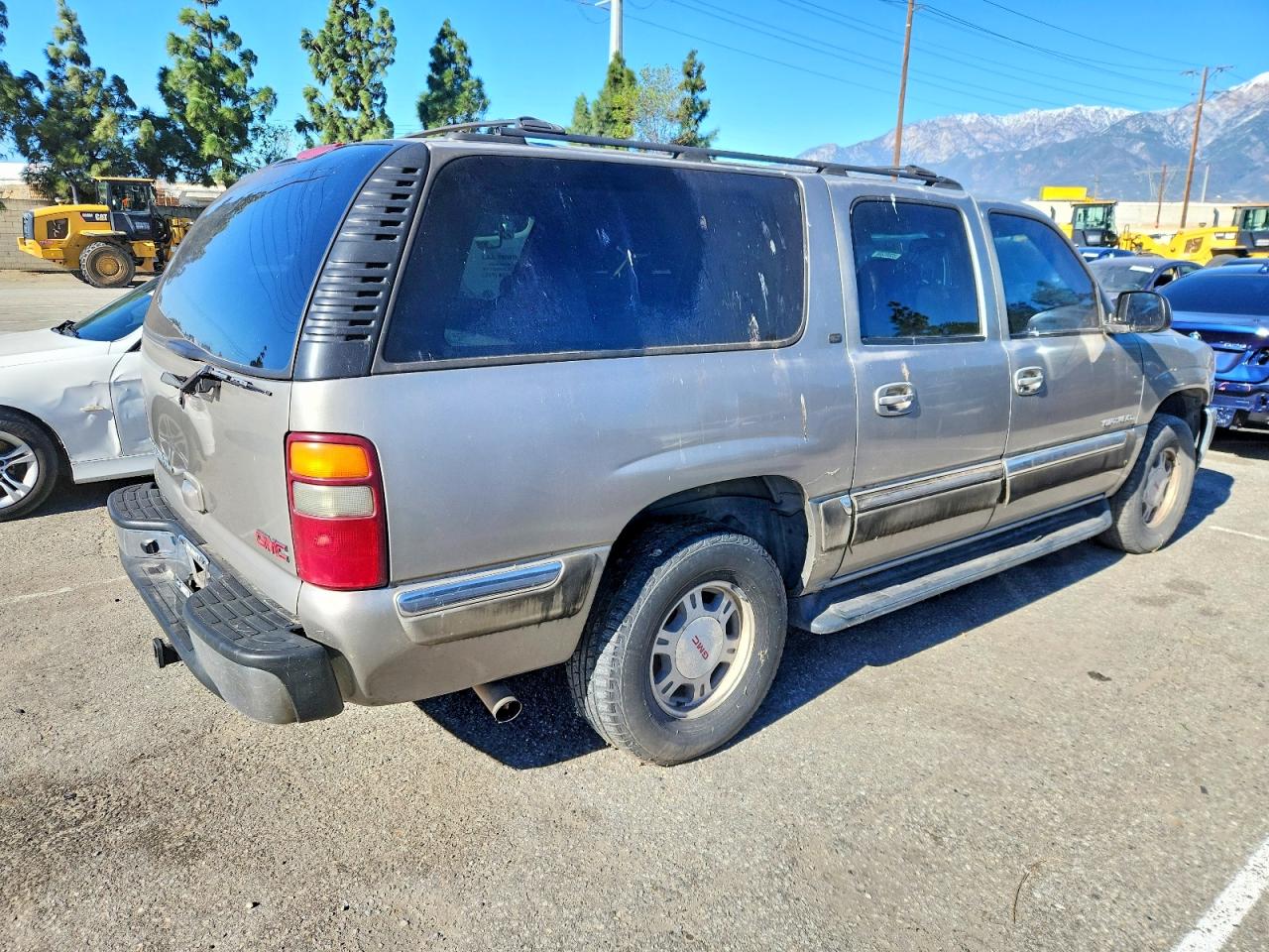 2002 GMC YUKON XL C1500 photo 3