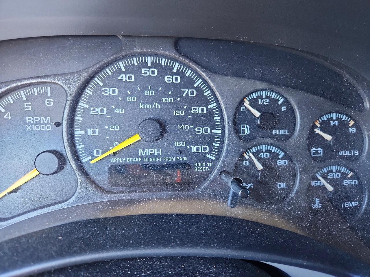 2002 GMC YUKON XL C1500 photo 9