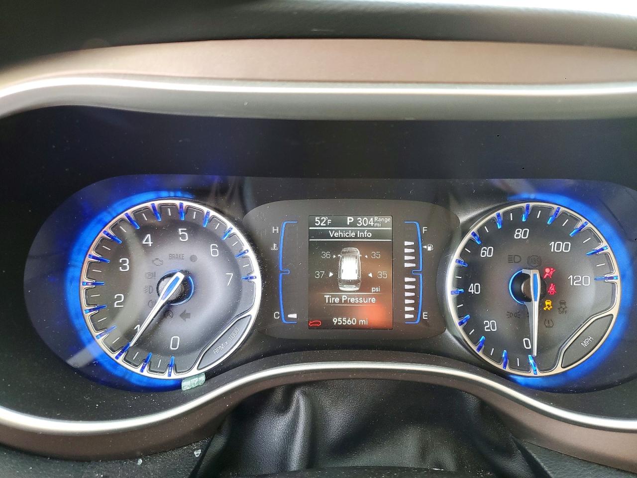 2021 CHRYSLER VOYAGER LXI photo 17
