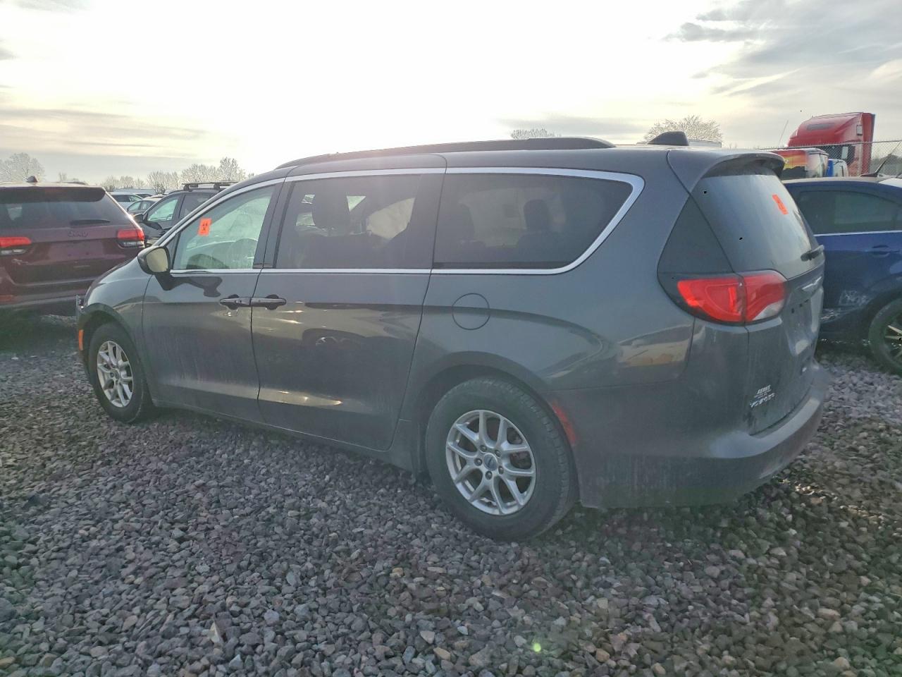 2021 CHRYSLER VOYAGER LXI photo 3