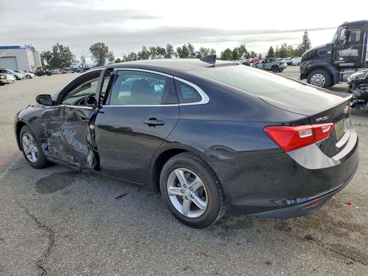 2020 CHEVROLET MALIBU LS photo 2