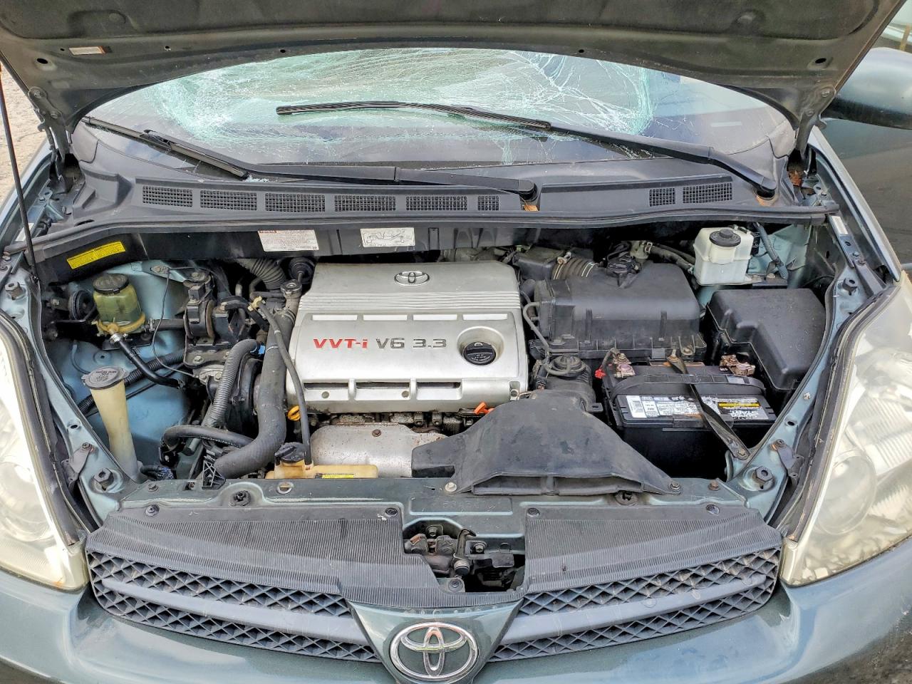2004 TOYOTA SIENNA XLE photo 12