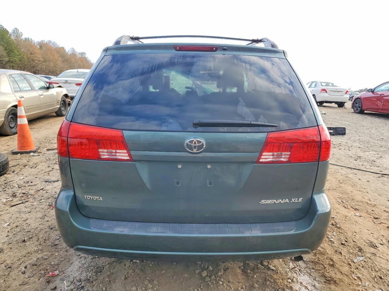 2004 TOYOTA SIENNA XLE photo 6
