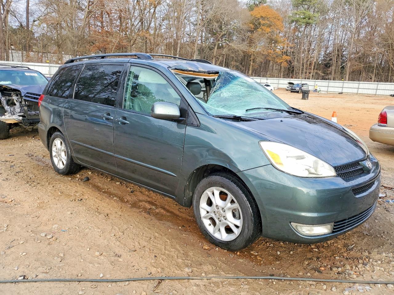 2004 TOYOTA SIENNA XLE photo 4
