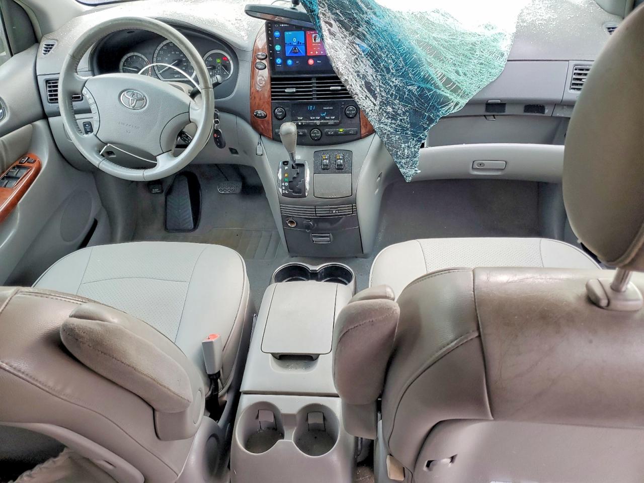 2004 TOYOTA SIENNA XLE photo 8