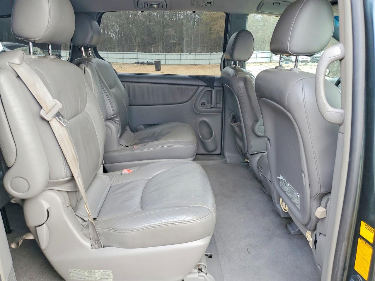 2004 TOYOTA SIENNA XLE photo 11