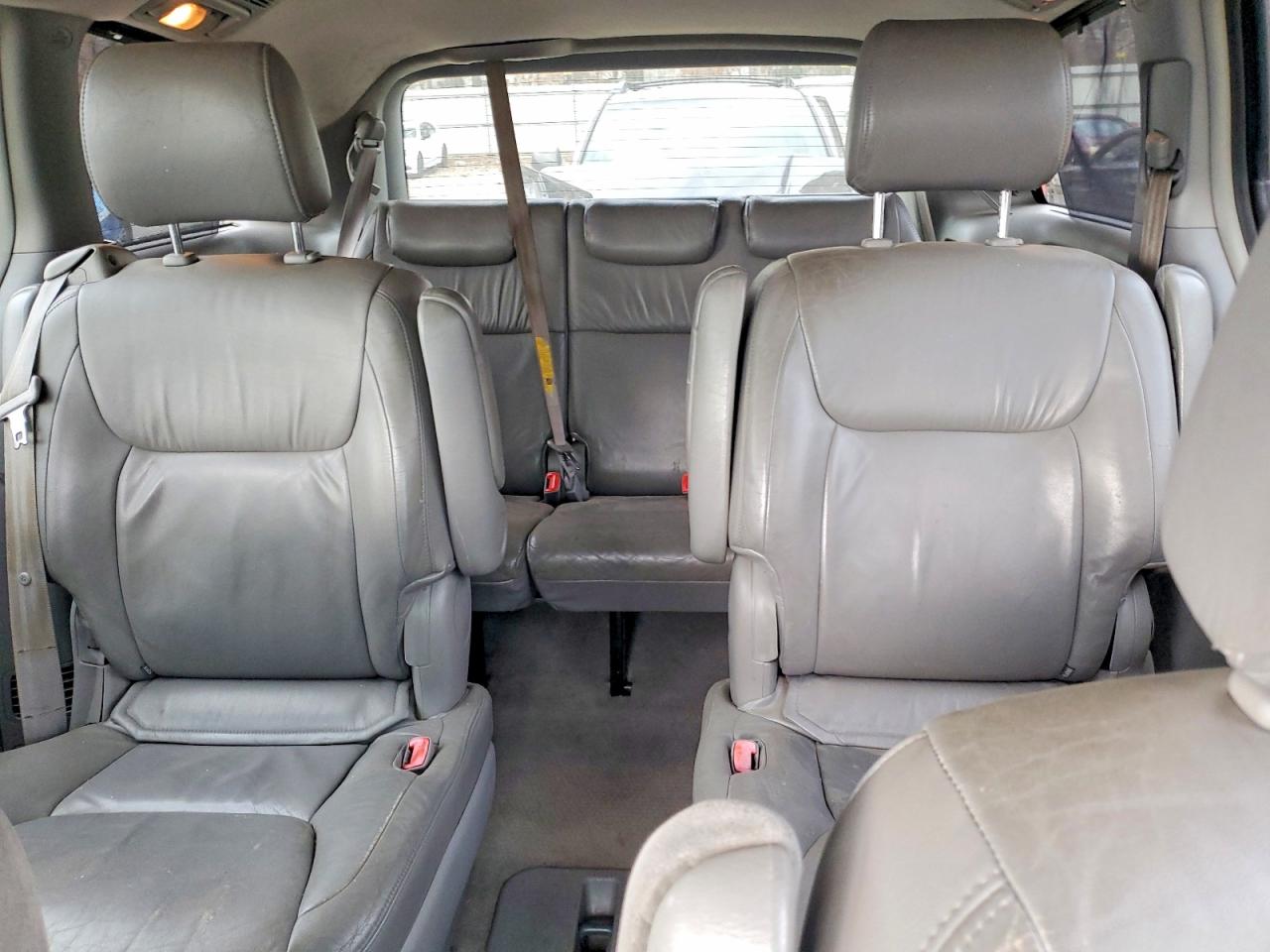 2004 TOYOTA SIENNA XLE photo 10