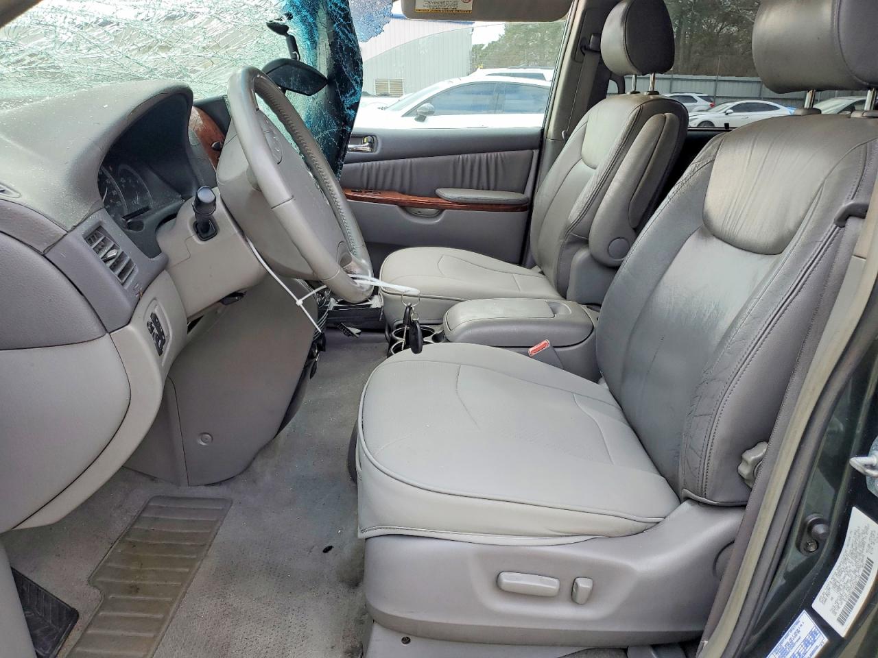 2004 TOYOTA SIENNA XLE photo 7