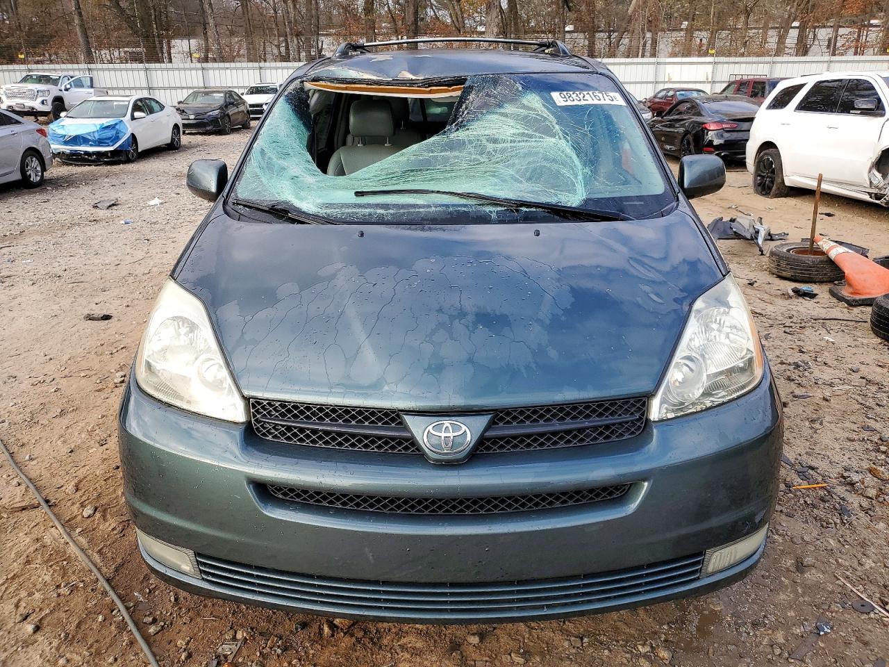 2004 TOYOTA SIENNA XLE photo 5