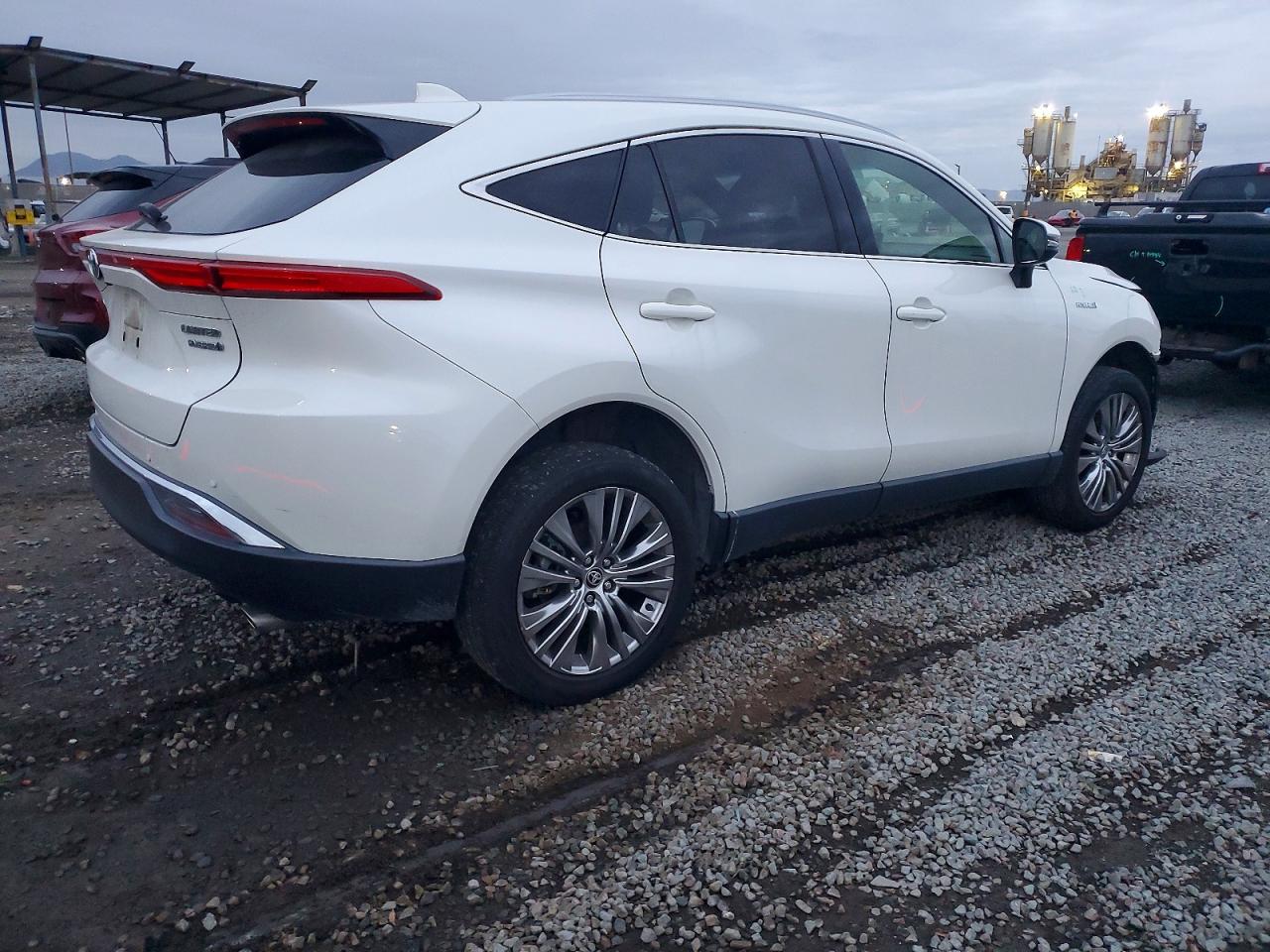 2021 TOYOTA VENZA LE photo 3