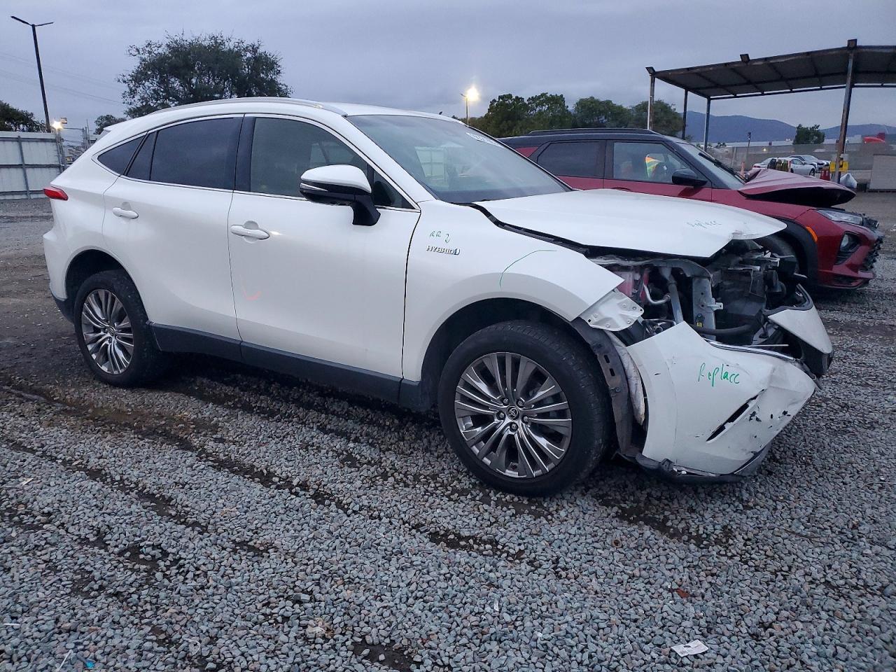 2021 TOYOTA VENZA LE photo 4