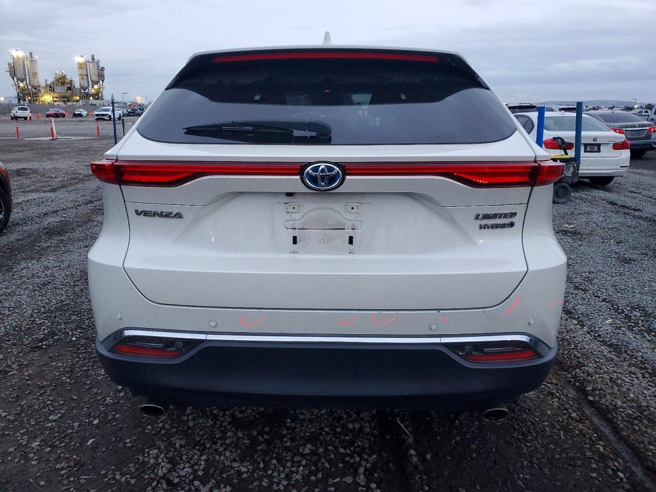 2021 TOYOTA VENZA LE photo 6