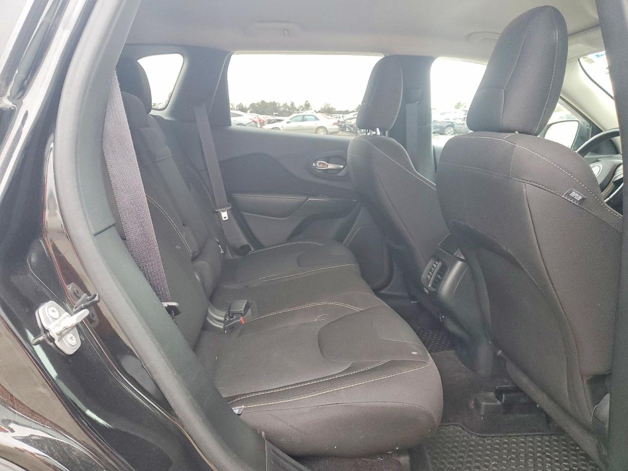 2016 JEEP CHEROKEE LATITUDE photo 11