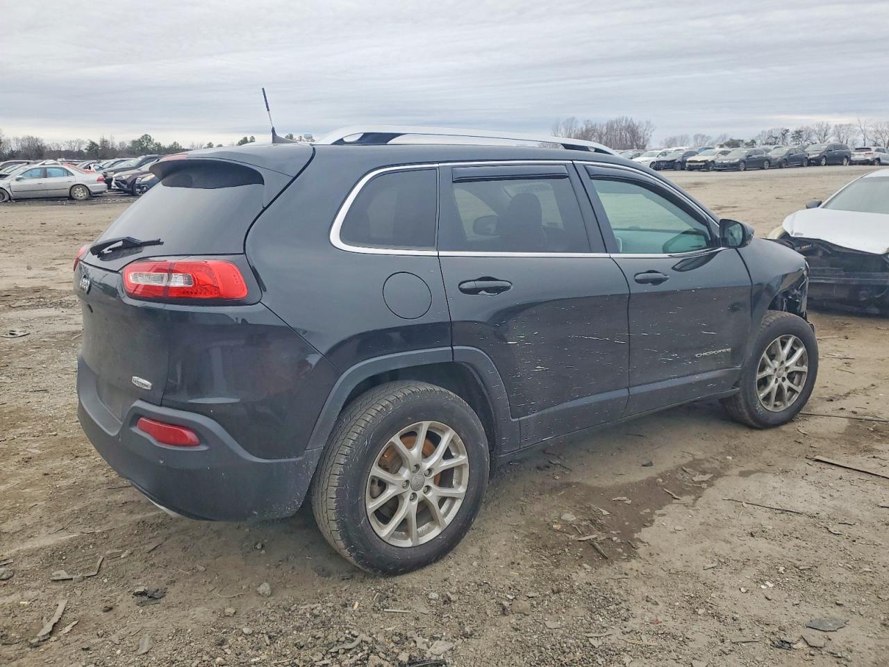 2016 JEEP CHEROKEE LATITUDE photo 3