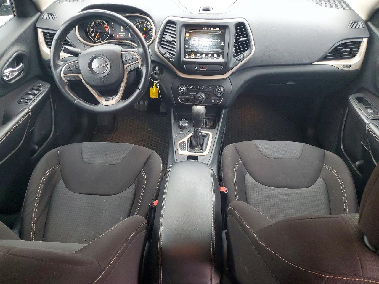 2016 JEEP CHEROKEE LATITUDE photo 8