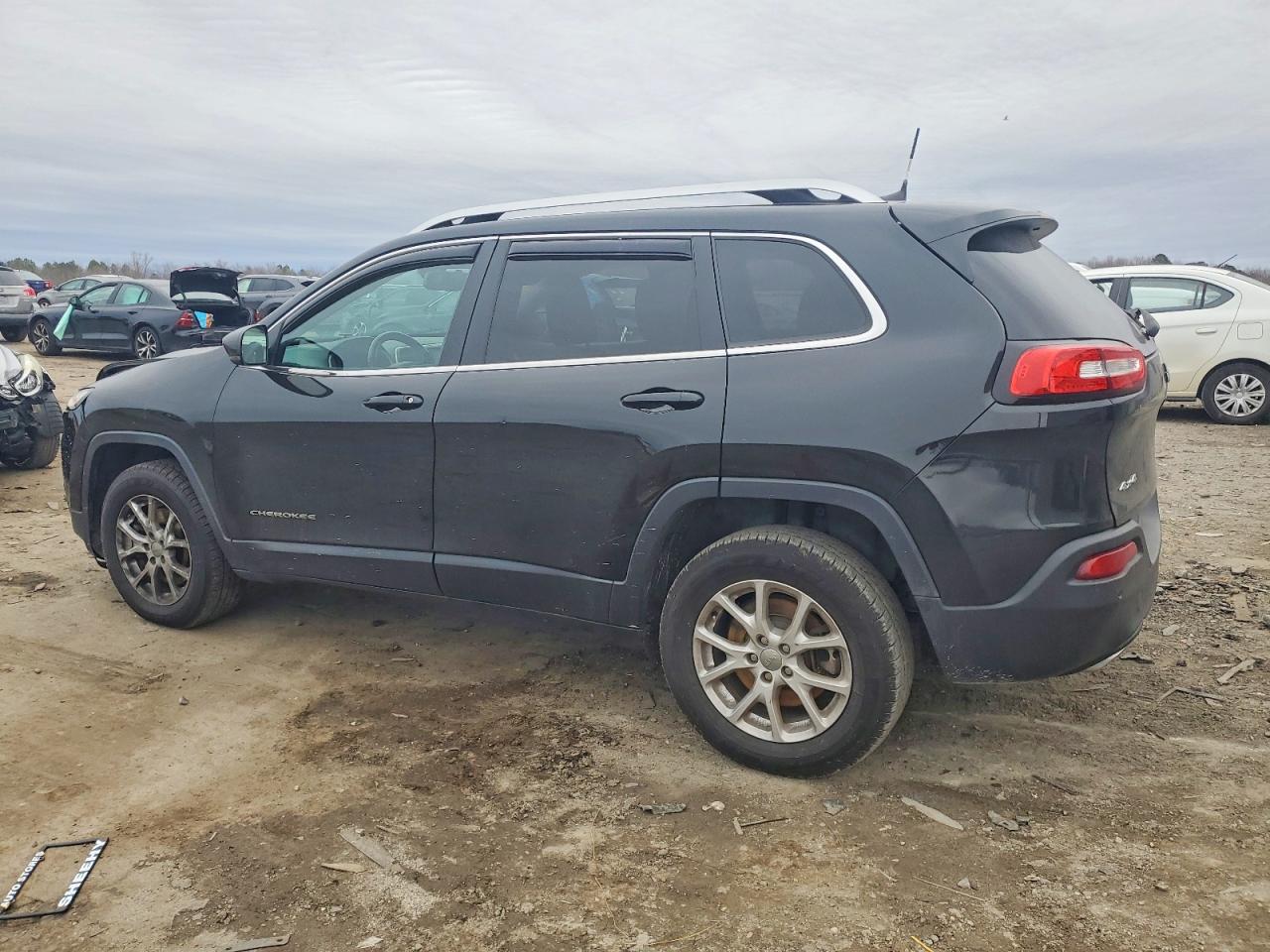 2016 JEEP CHEROKEE LATITUDE photo 2