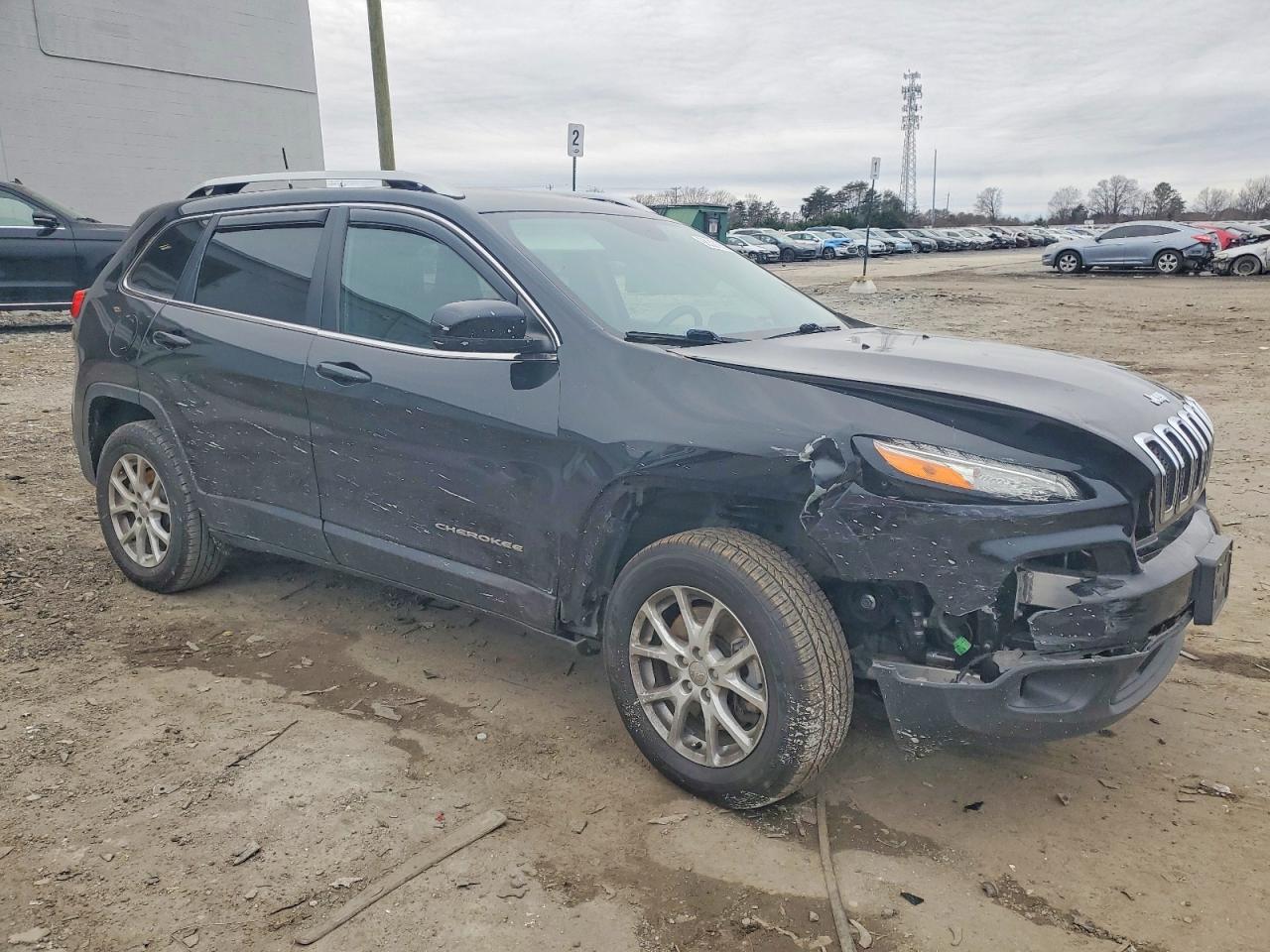 2016 JEEP CHEROKEE LATITUDE photo 4