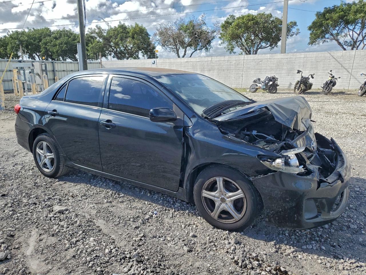 2011 TOYOTA COROLLA BASE photo 4