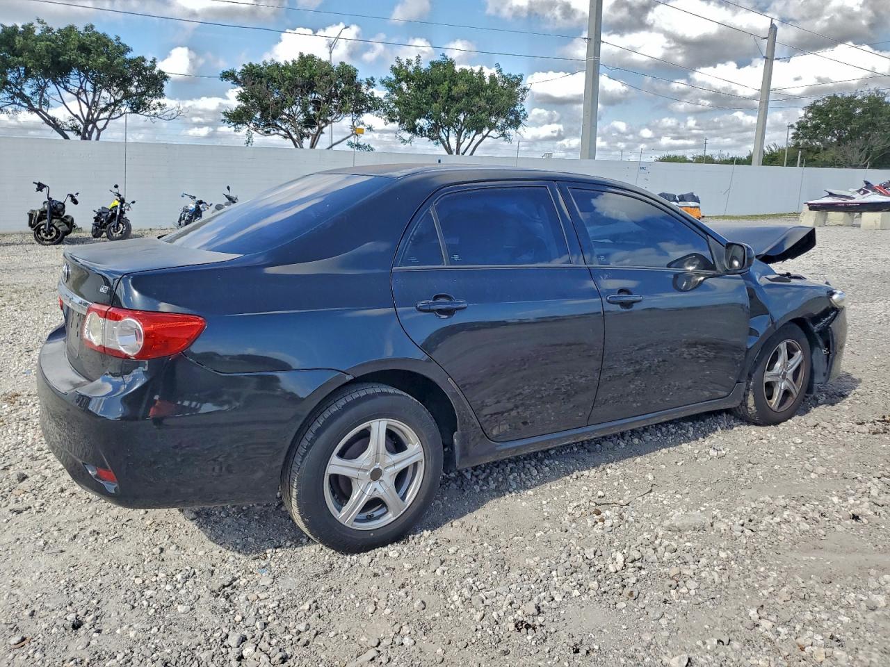 2011 TOYOTA COROLLA BASE photo 3