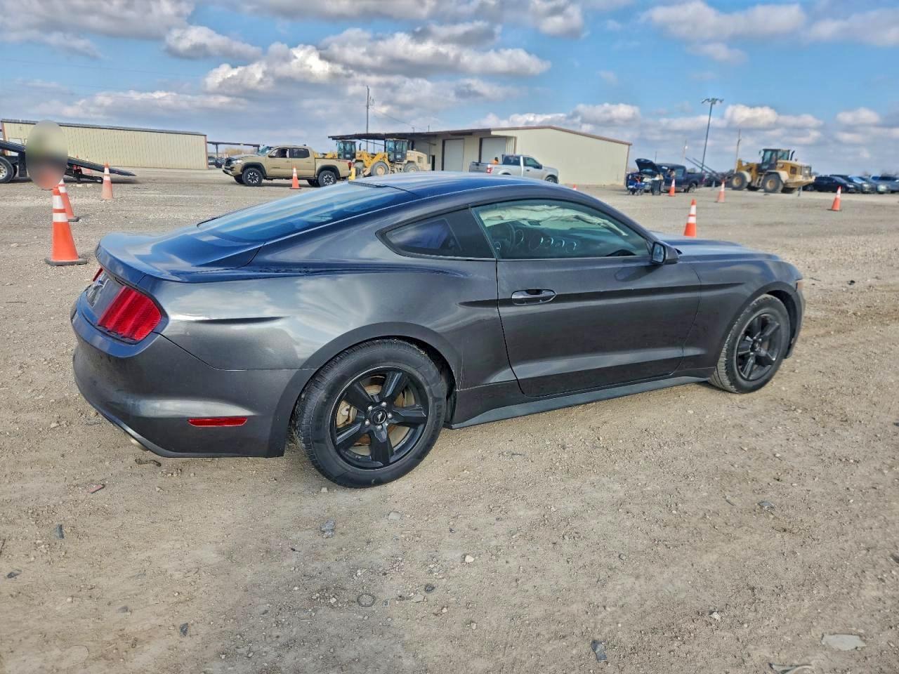 2017 FORD MUSTANG photo 3