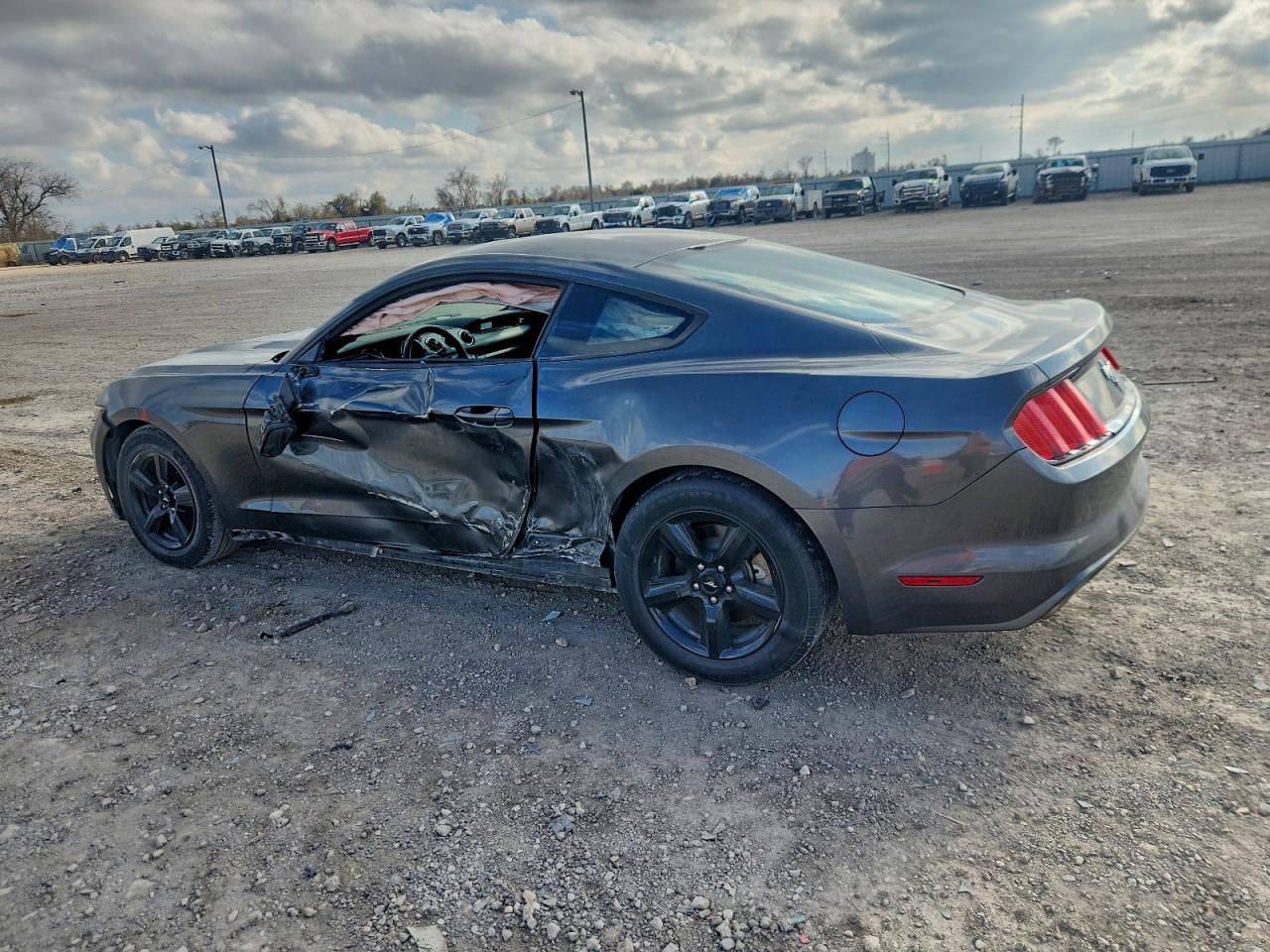 2017 FORD MUSTANG photo 2