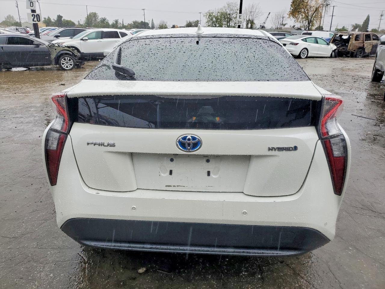 2018 TOYOTA PRIUS photo 11
