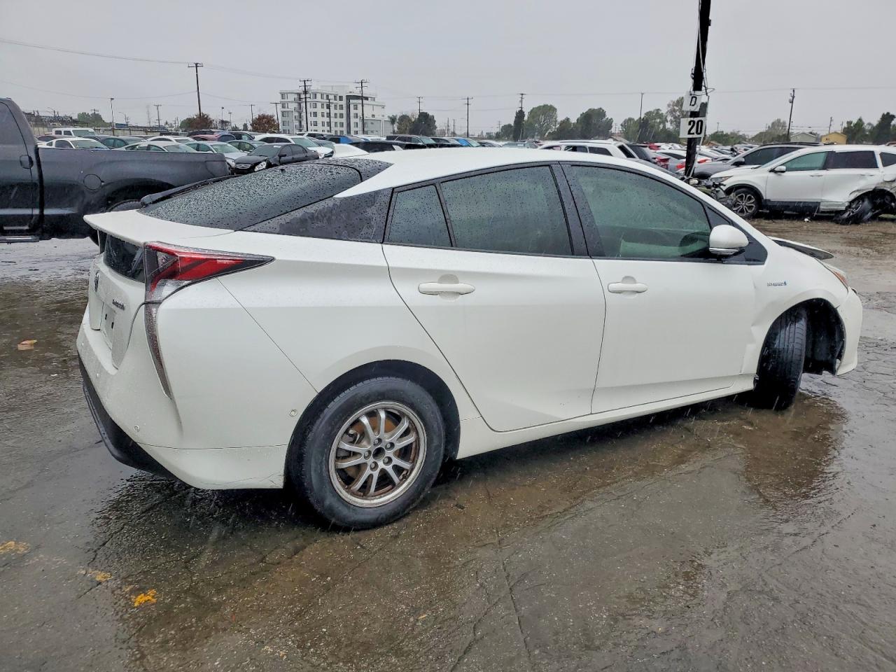 2018 TOYOTA PRIUS photo 5