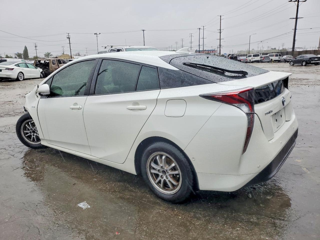 2018 TOYOTA PRIUS photo 3